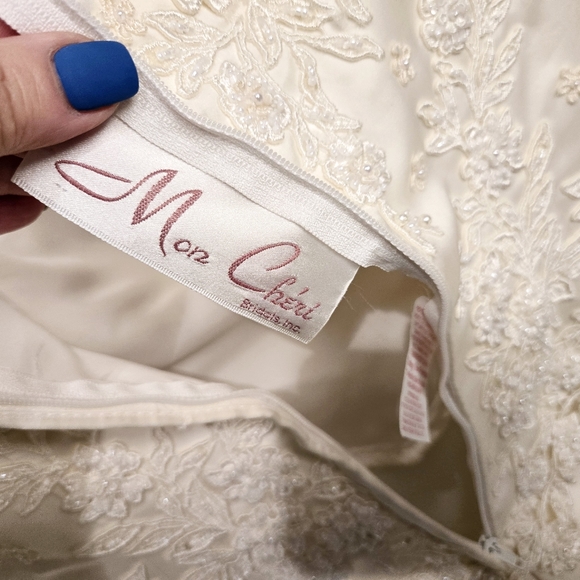 WEDDING DRESS SIZE 12 - Picture 6 of 8